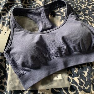 NVGTN seamless sports bra size medium NWT